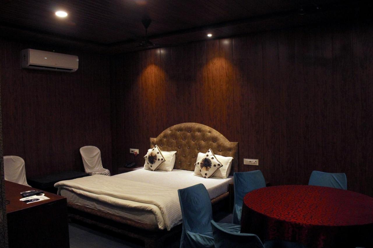 Maharaja The Royal Resort ธาเน ภายนอก รูปภาพ