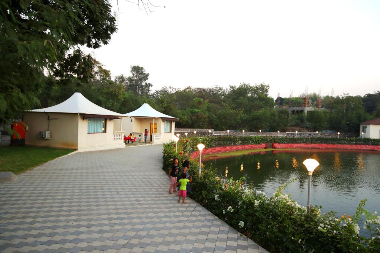 Maharaja The Royal Resort ธาเน ภายนอก รูปภาพ